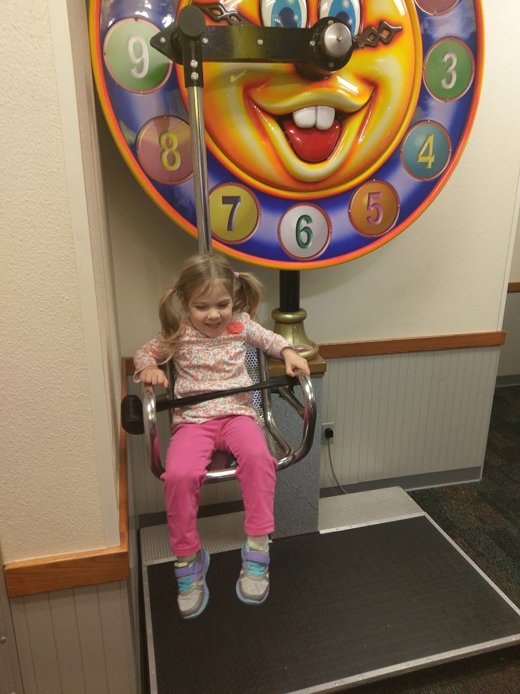 Chuck E. Cheese | restaurant | 225 N 76th St, Omaha, NE 68114, USA | 4023916331 OR +1 402-391-6331