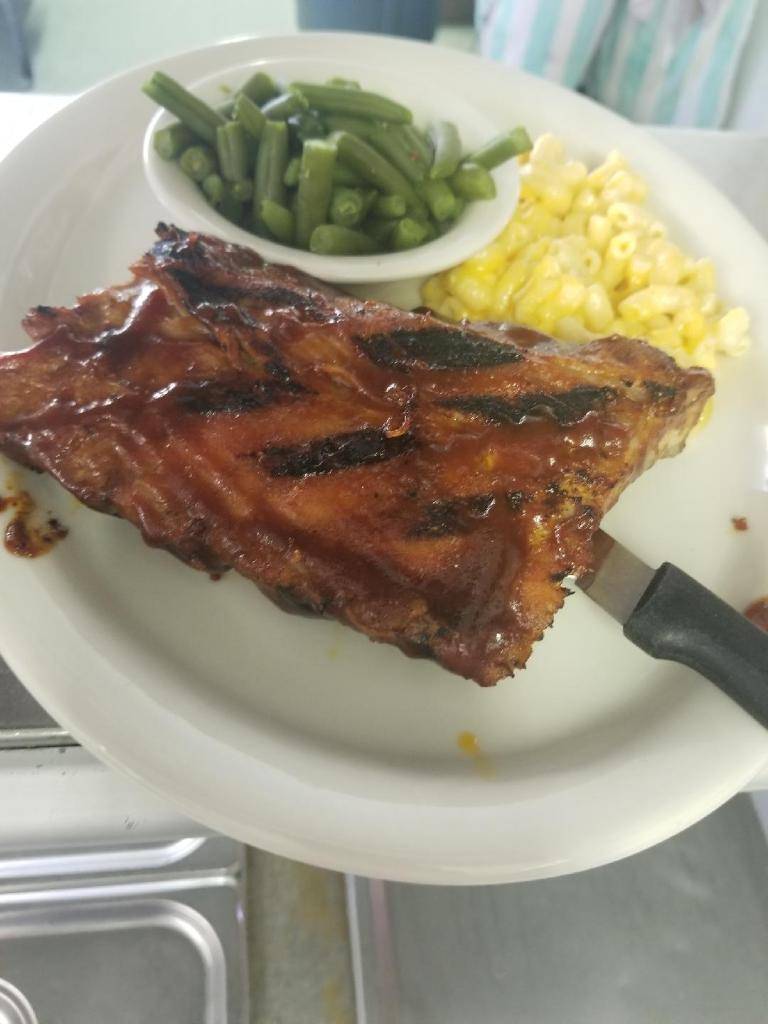 The Log Cabin | restaurant | 64 E Sierra Ave, Portola, CA 96122, USA | 5308329616 OR +1 530-832-9616