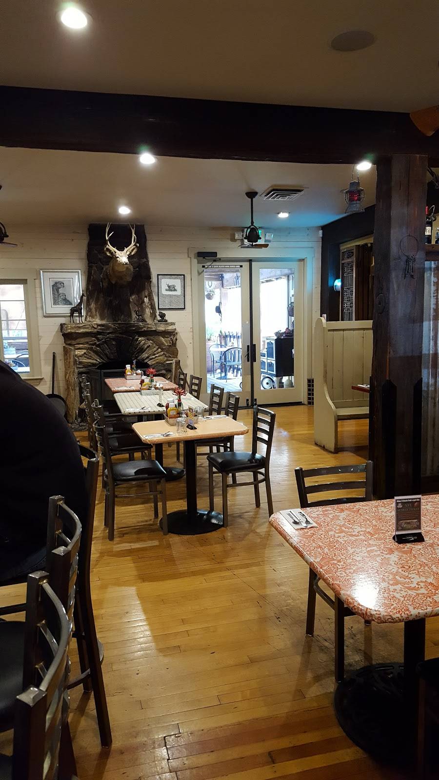 Dine n Dash Pub & Grill | cafe | 1516 S Canyon Way, Colfax, CA 95713, USA | 5303461000 OR +1 530-346-1000