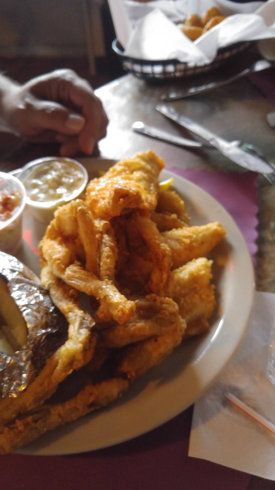 Lloyds Bar & Grill | restaurant | 8961 Macomb St, Grosse Ile Township, MI 48138, USA | 7346753117 OR +1 734-675-3117