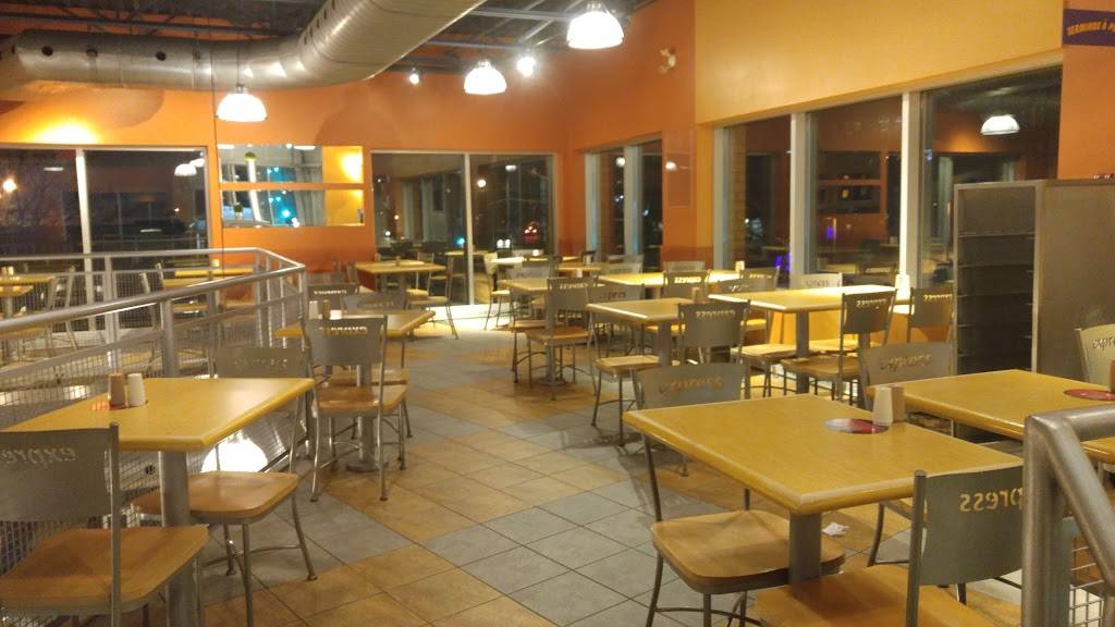 St-Hubert Express | restaurant | 2772 Ch Ste-Foy, Québec, QC G1V 1V7, Canada | 4186581234 OR +1 418-658-1234