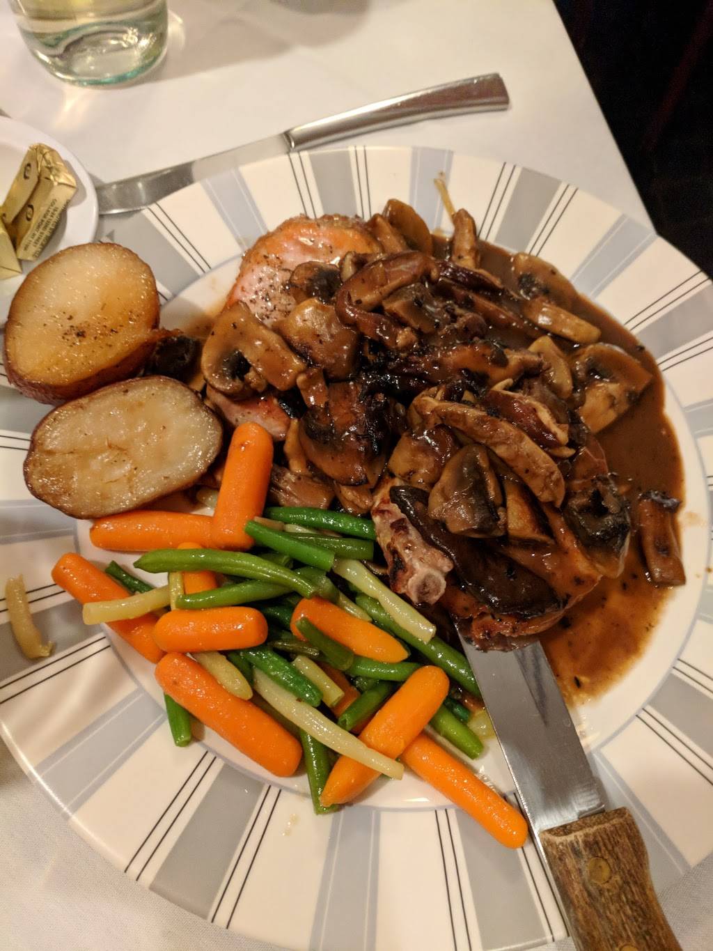 Fionas | restaurant | 118 Godwin Ave, Midland Park, NJ 07432, USA | 2018575800 OR +1 201-857-5800