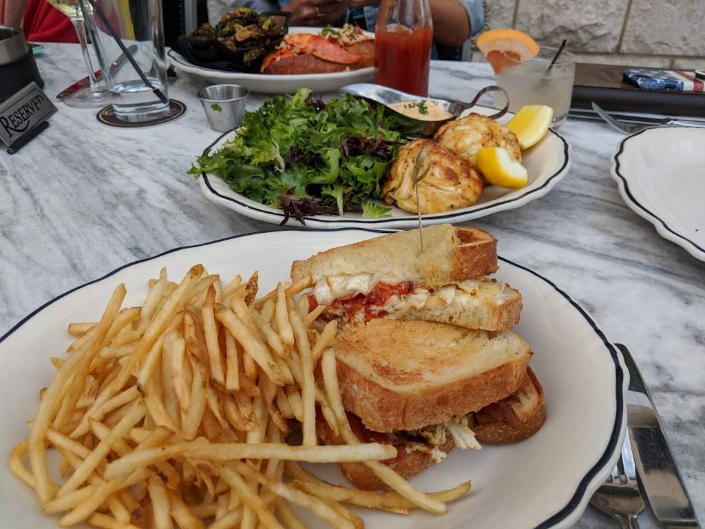 Loch Bar | restaurant | 240 International Drive, Baltimore, MD 21202, USA | 4439618949 OR +1 443-961-8949