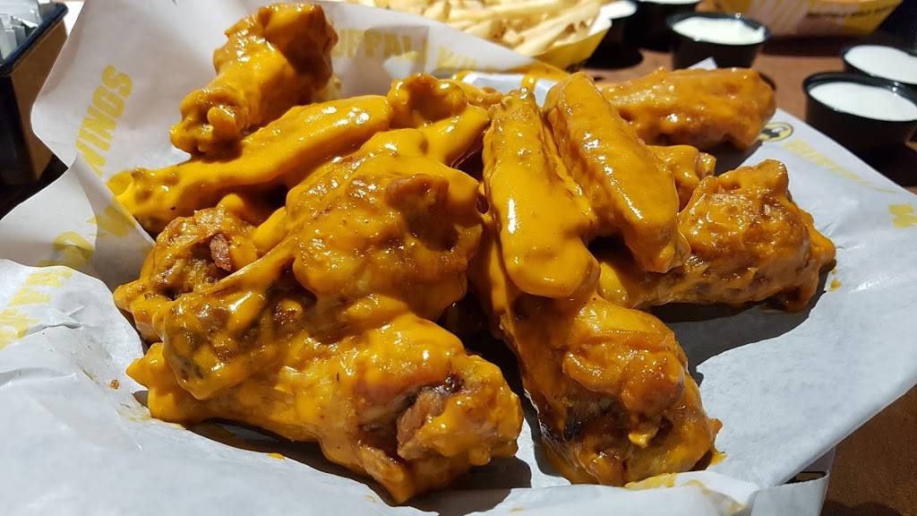 Buffalo Wild Wings | restaurant | 6801 Dixie Hwy, Louisville, KY 40258, USA | 5029351997 OR +1 502-935-1997