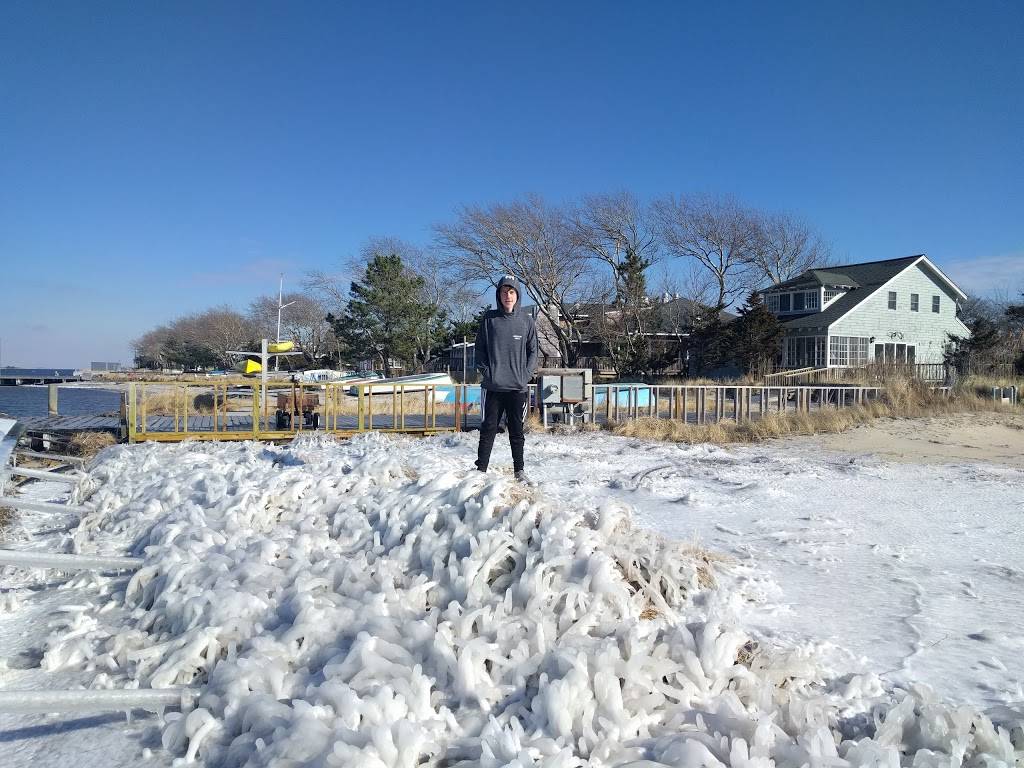 Saltaire Yacht Club | restaurant | 105-107 Marine Walk, Saltaire, NY 11706, USA | 6315835117 OR +1 631-583-5117