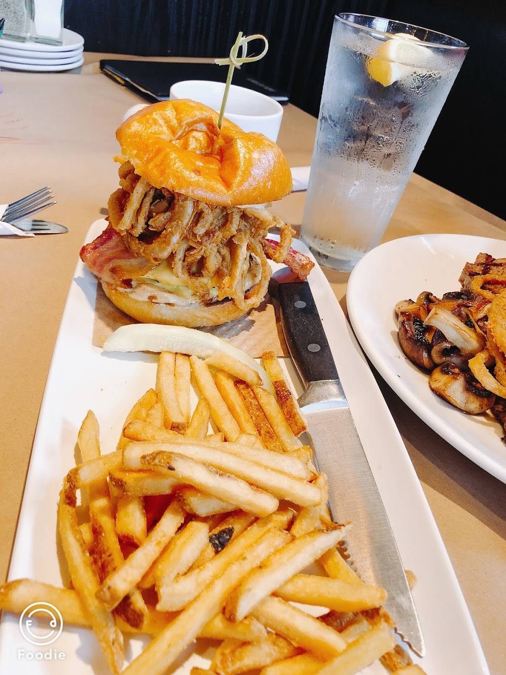 Jack Astors Bar & Grill | restaurant | 310 W Hunt Club Rd, Ottawa, ON K2E 0B7, Canada | 6132254686 OR +1 613-225-4686