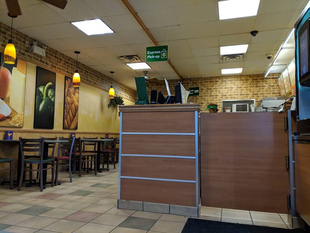 Subway | restaurant | 4630-4680 Wyandotte St E, Windsor, ON N8Y 1H5, Canada | 5199442416 OR +1 519-944-2416