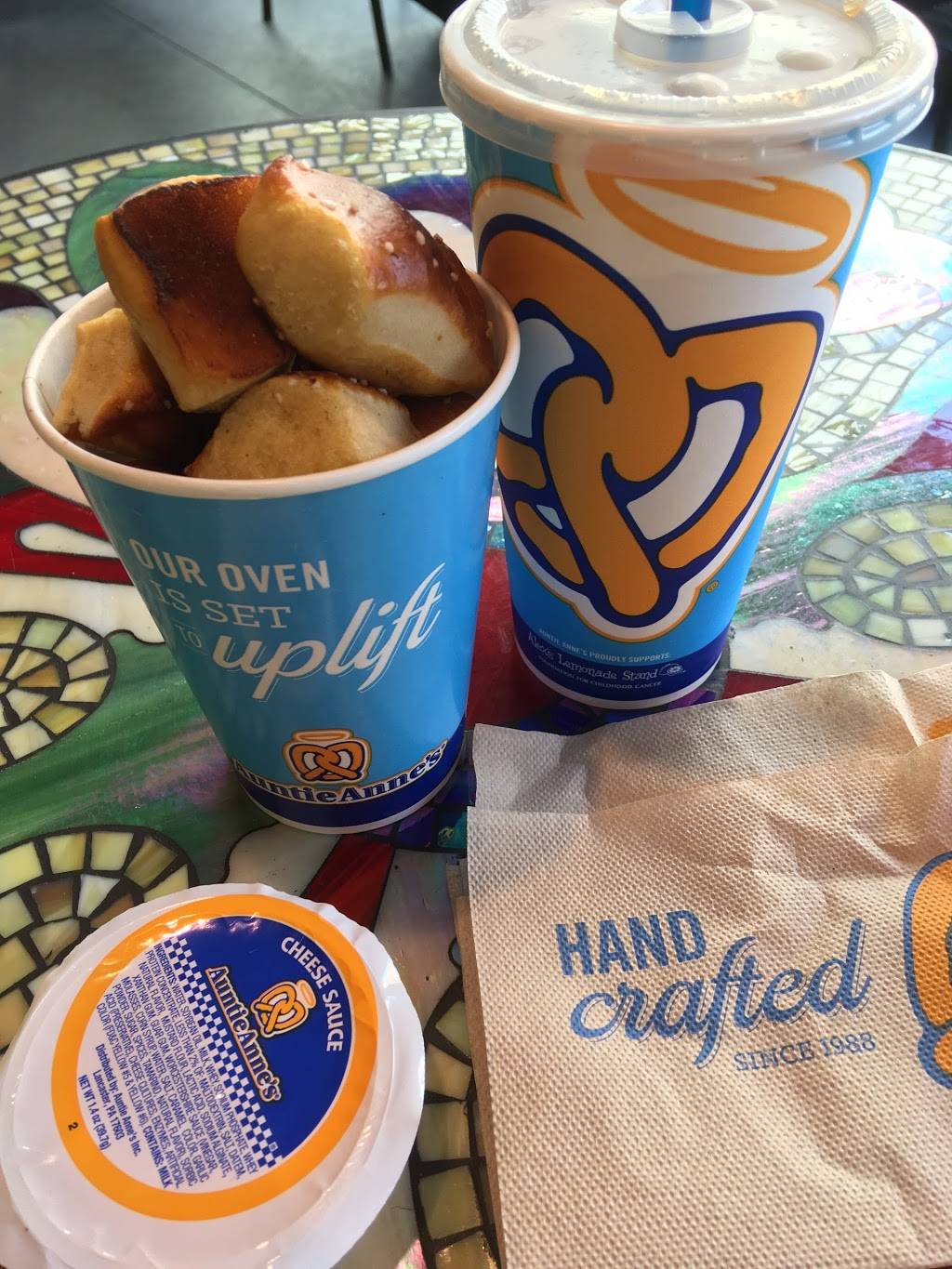 Auntie Annes | cafe | 6801 Hollywood Blvd Space 337, Hollywood, CA 90028, USA | 3234627122 OR +1 323-462-7122