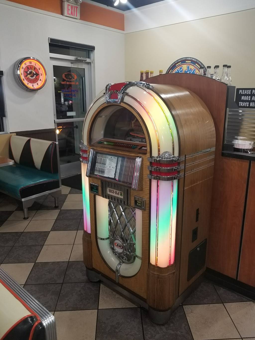 A&W Restaurant | restaurant | 2522 E University Ave, Des Moines, IA 50317, USA | 5152624700 OR +1 515-262-4700