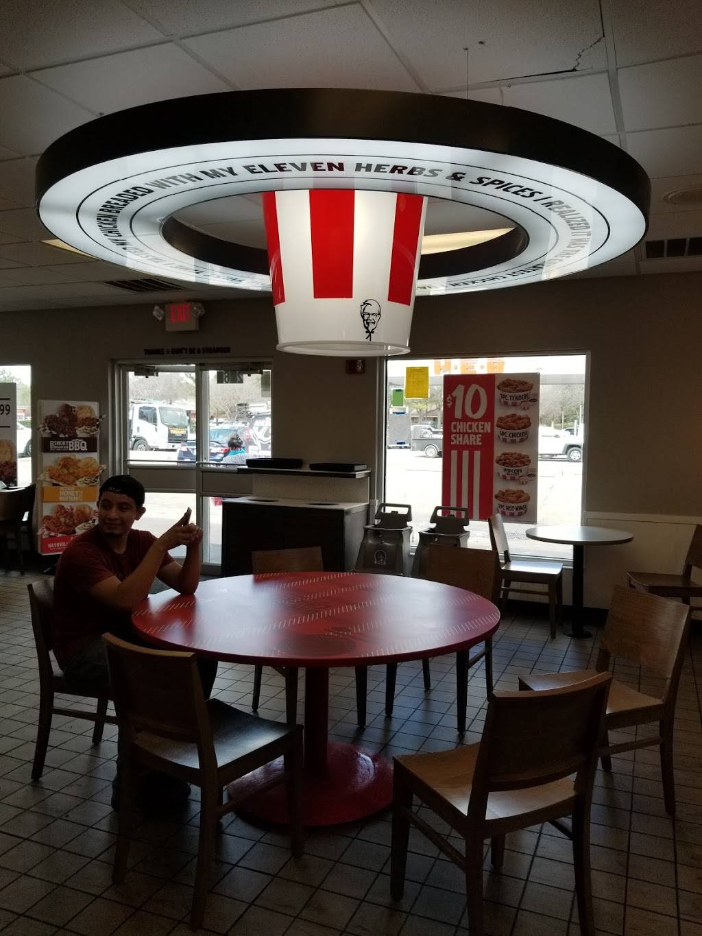 KFC | restaurant | 2767 Gessner Rd, Houston, TX 77080, USA | 7136909709 OR +1 713-690-9709
