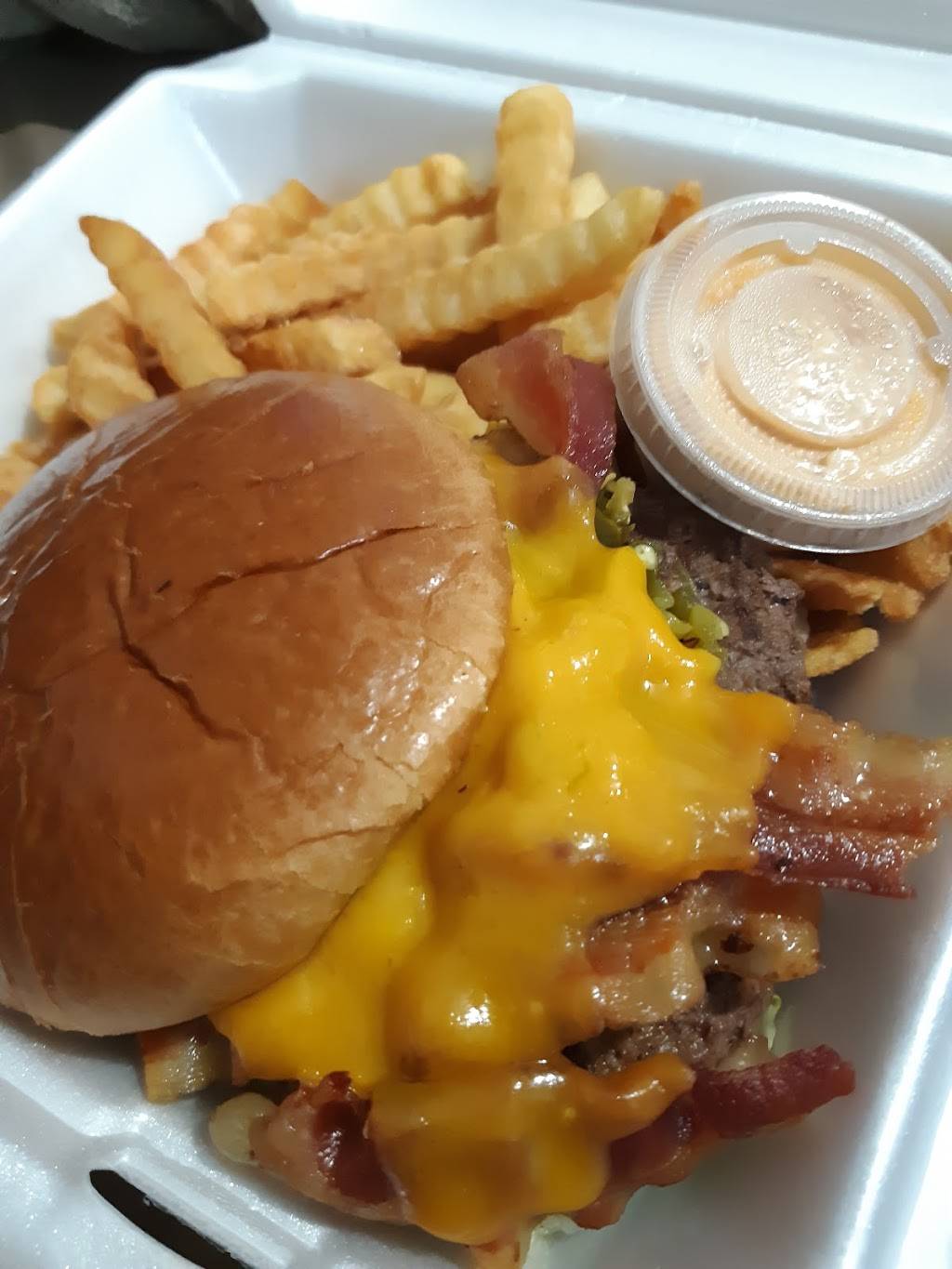 D.M. Prime Burgers | restaurant | 9441 Ackman Rd, Crystal Lake, IL 60014, USA | 8158936107 OR +1 815-893-6107