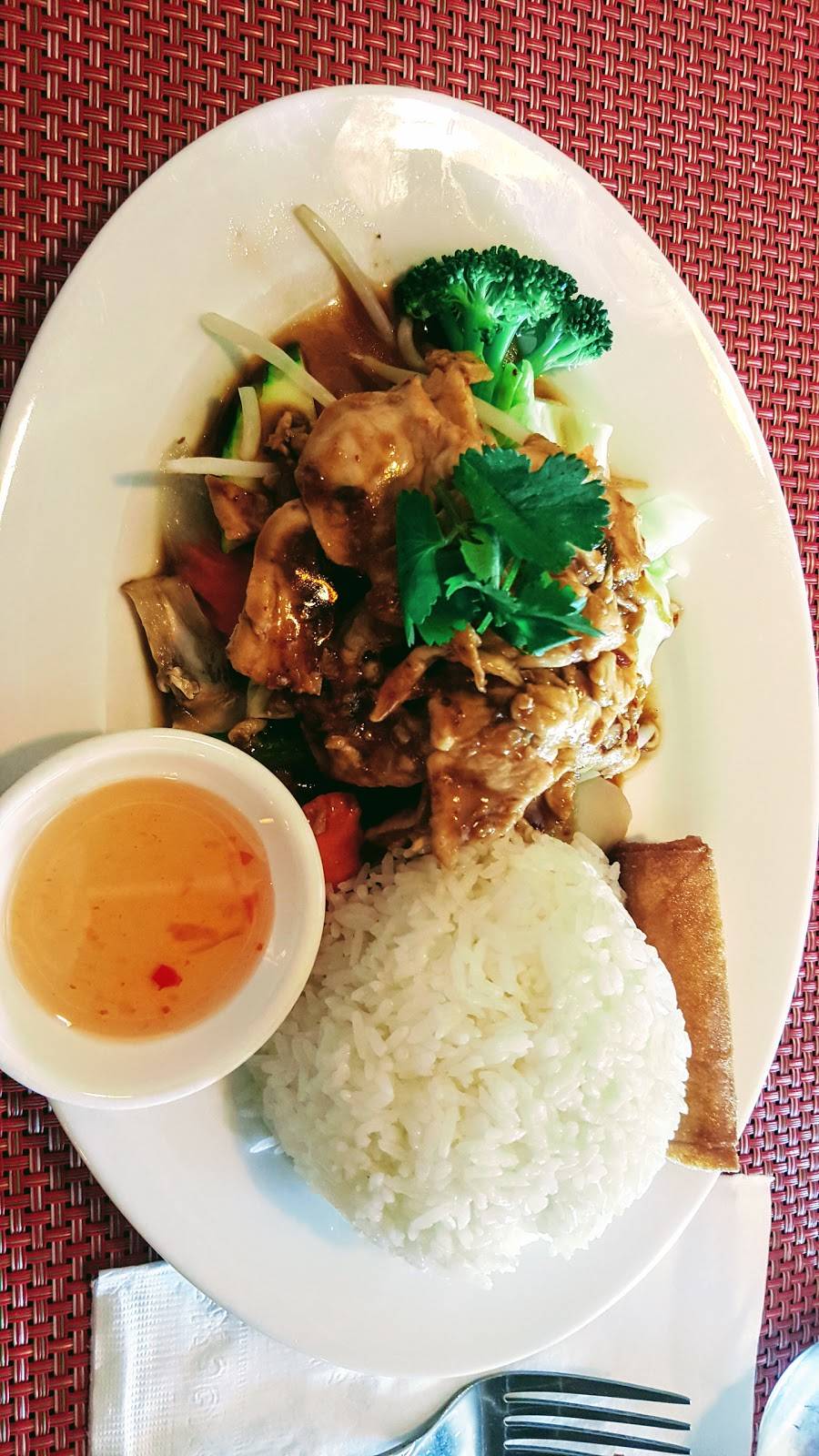 Ju Ju Thai Cuisine | restaurant | 235 W Main St, Turlock, CA 95380, USA | 2098158424 OR +1 209-815-8424