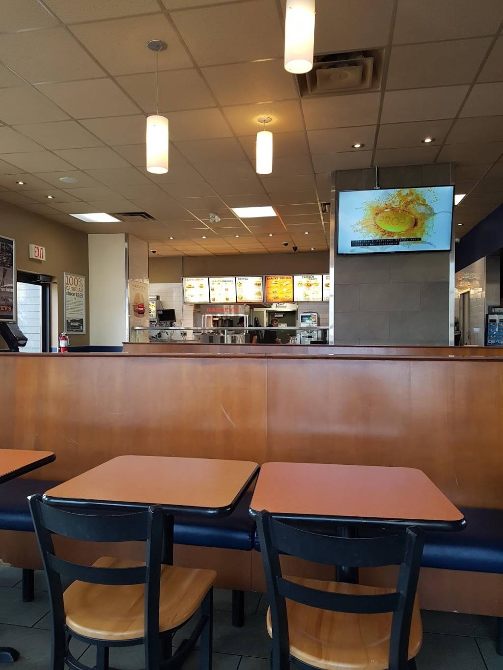 Harveys | restaurant | 550 Fennell Ave E, Hamilton, ON L8V 4S9, Canada | 9053854028 OR +1 905-385-4028