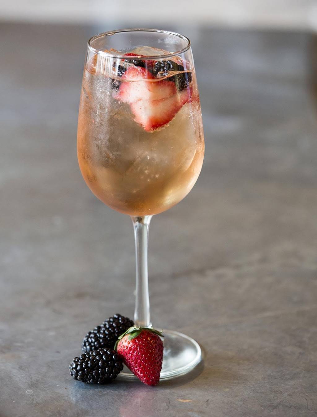 Gaslight Kitchen & Bar | restaurant | 1100 Market St, Lynnfield, MA 01940, USA | 7813343433 OR +1 781-334-3433