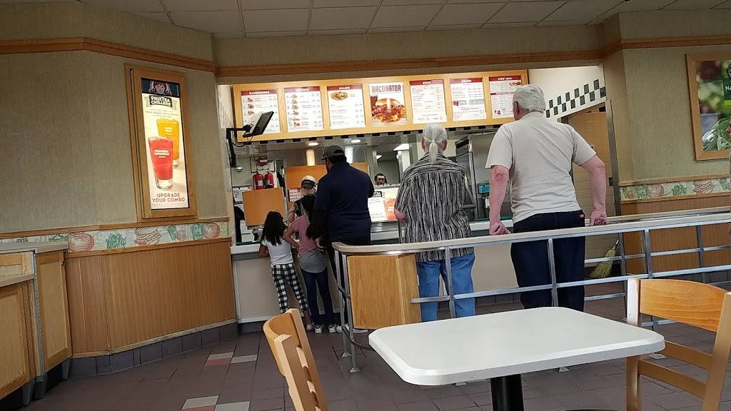 Wendys | restaurant | 3450 W Florida Blvd, Hemet, CA 92545, USA | 9517660532 OR +1 951-766-0532