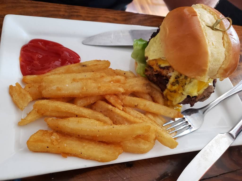 10 Twenty Five | restaurant | 33 Patio De Leon, Fort Myers, FL 33901, USA | 2392086903 OR +1 239-208-6903