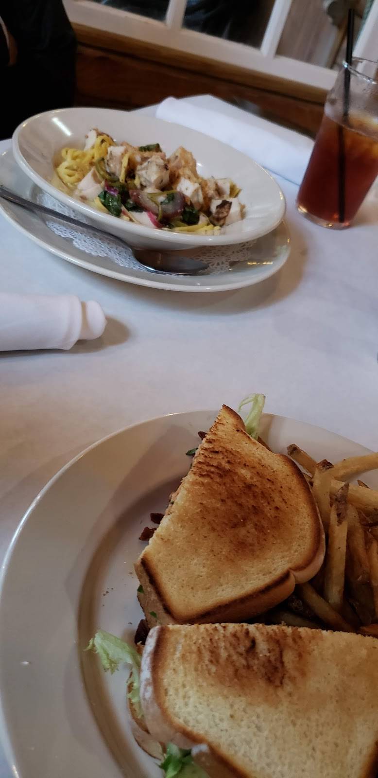 Madisons | restaurant | 925 10th St, Port Royal, SC 29935, USA | 8435243663 OR +1 843-524-3663