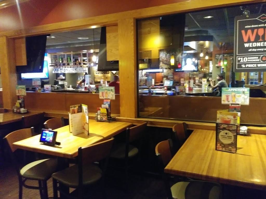 Applebees Grill + Bar | restaurant | 1126 Green Acres Mall, Valley Stream, NY 11581, USA | 5168727200 OR +1 516-872-7200