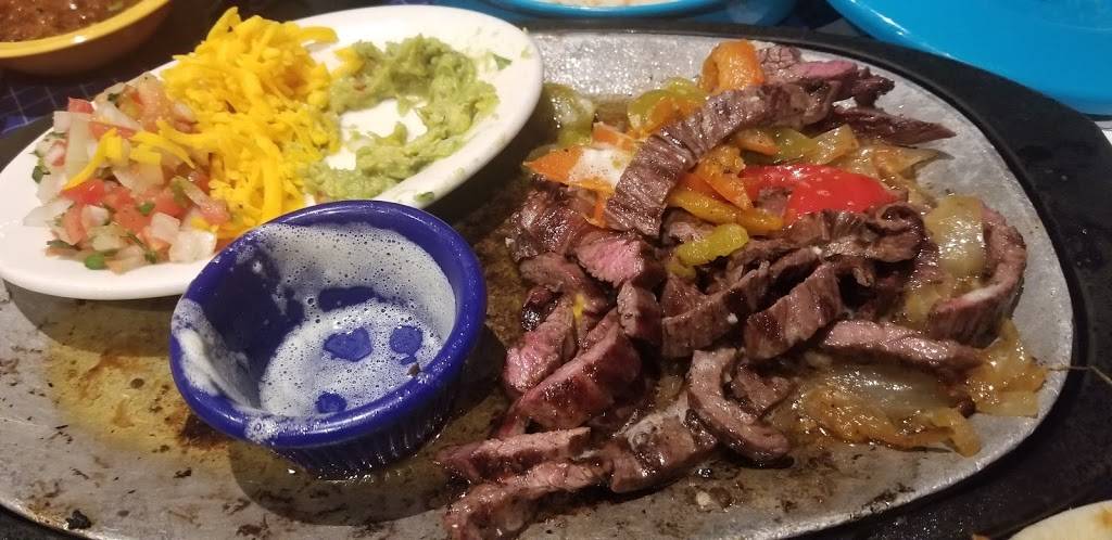 Dos rios | restaurant | 1281 N Academy Ave, New Braunfels, TX 78130, USA | 8306099556 OR +1 830-609-9556