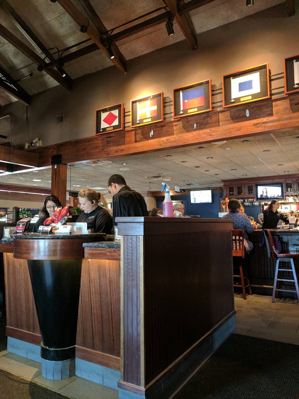 Red Lobster | restaurant | 2011 SW Wanamaker Rd, Topeka, KS 66604, USA | 7852717302 OR +1 785-271-7302