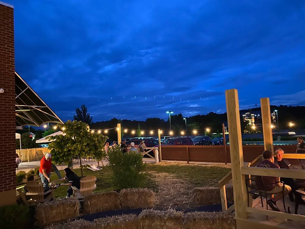 Bottles | restaurant | 100 Osage Ln, Waynesboro, VA 22980, USA | 5409436110 OR +1 540-943-6110