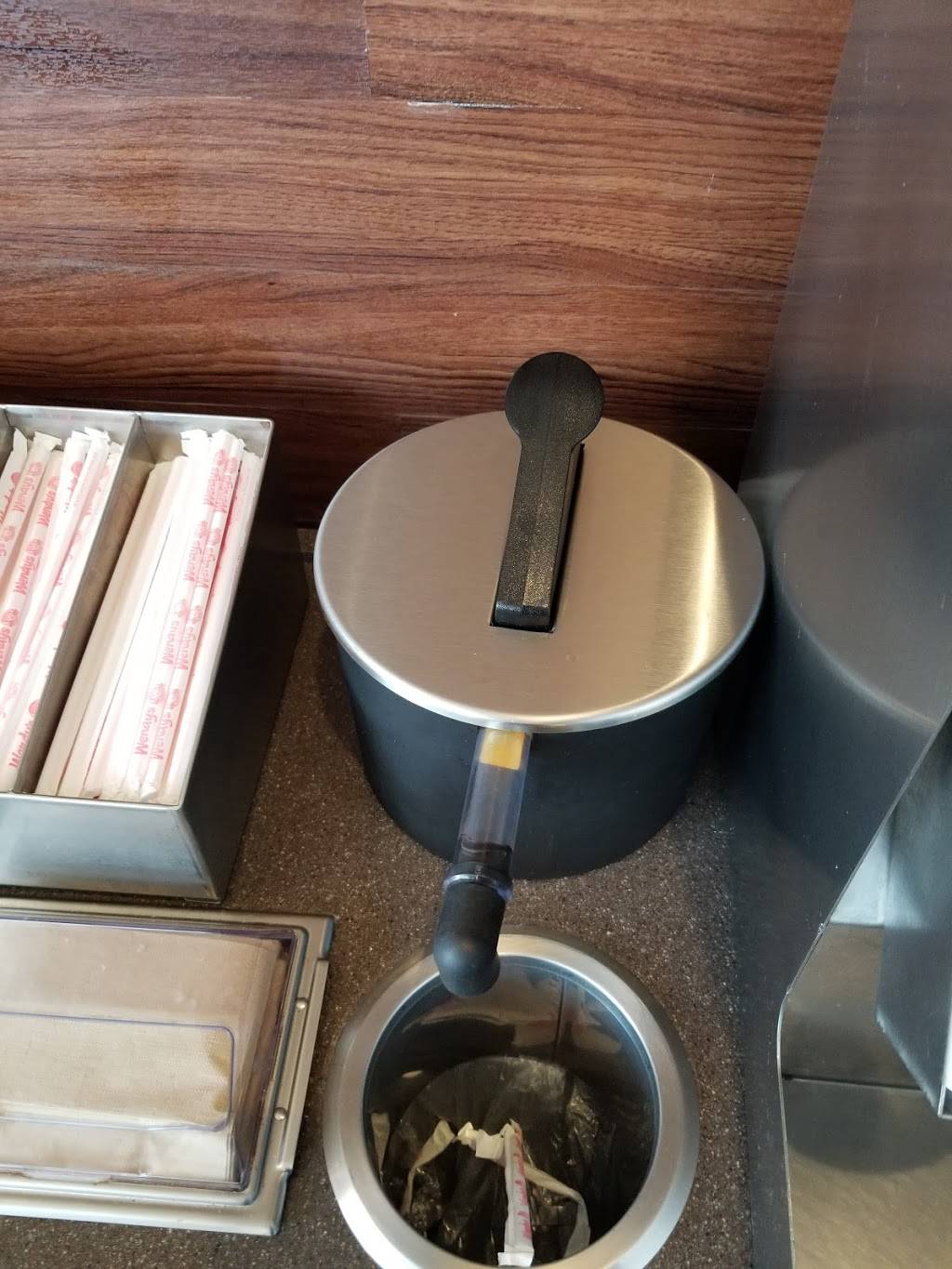 Wendys | restaurant | 2048 W Ave I, Lancaster, CA 93536, USA | 6617239441 OR +1 661-723-9441