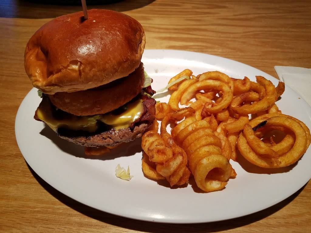 Beef O Bradys | restaurant | 100 Peachtree Pkwy #18, Peachtree City, GA 30269, USA | 7704861860 OR +1 770-486-1860