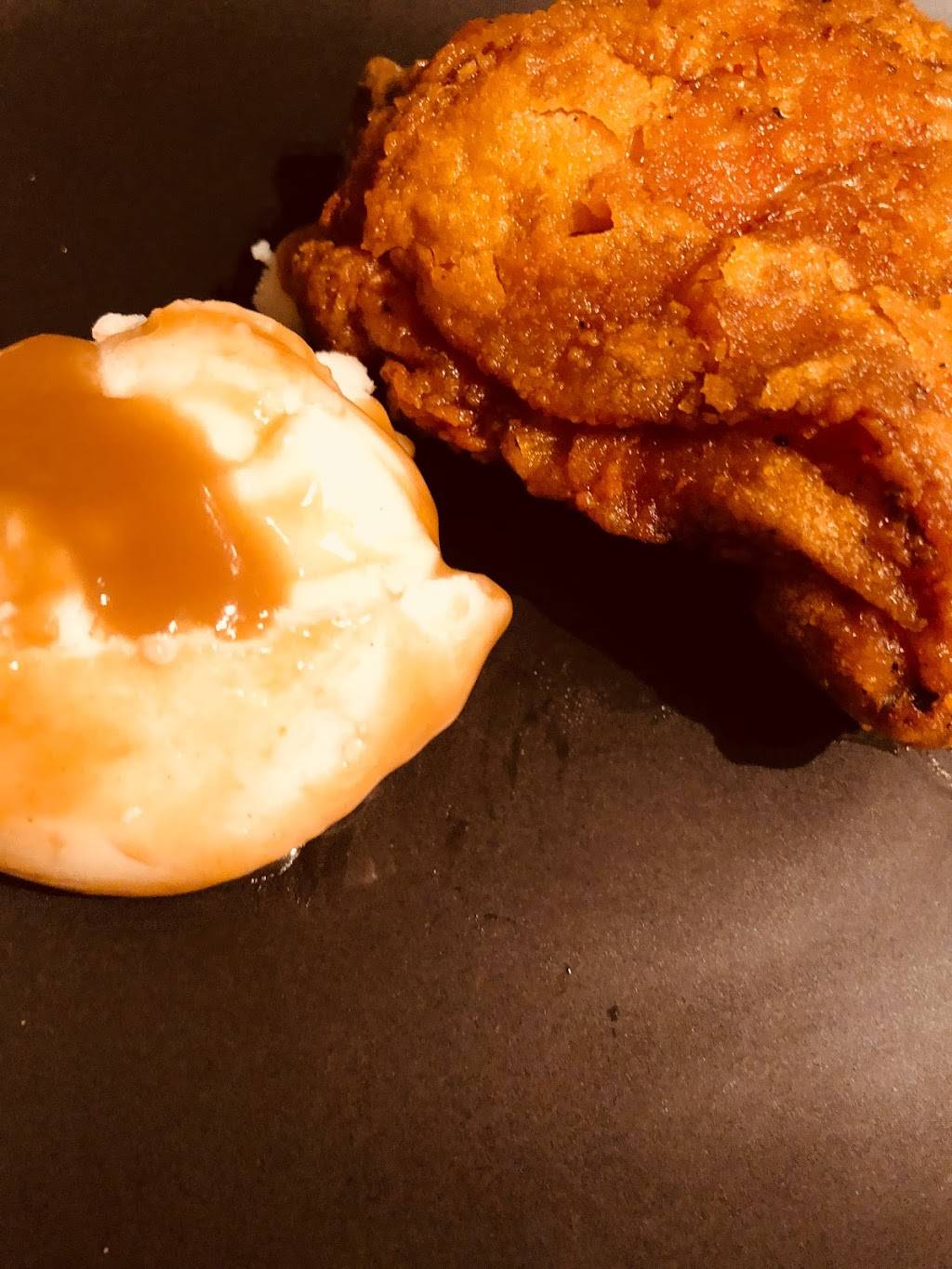 Crown Fried Chicken | restaurant | 117 Avenue D, New York, NY 10009, USA | 2129822850 OR +1 212-982-2850