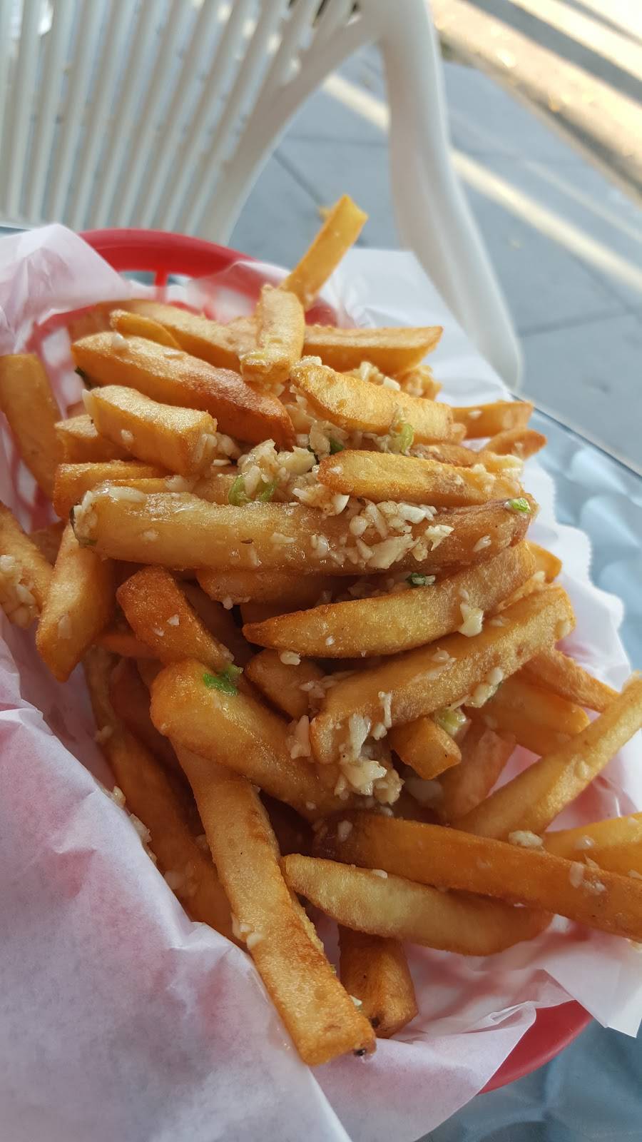 Phyllis Giant Burgers | restaurant | 8 E Blithedale Ave, Mill Valley, CA 94941, USA | 4153816010 OR +1 415-381-6010