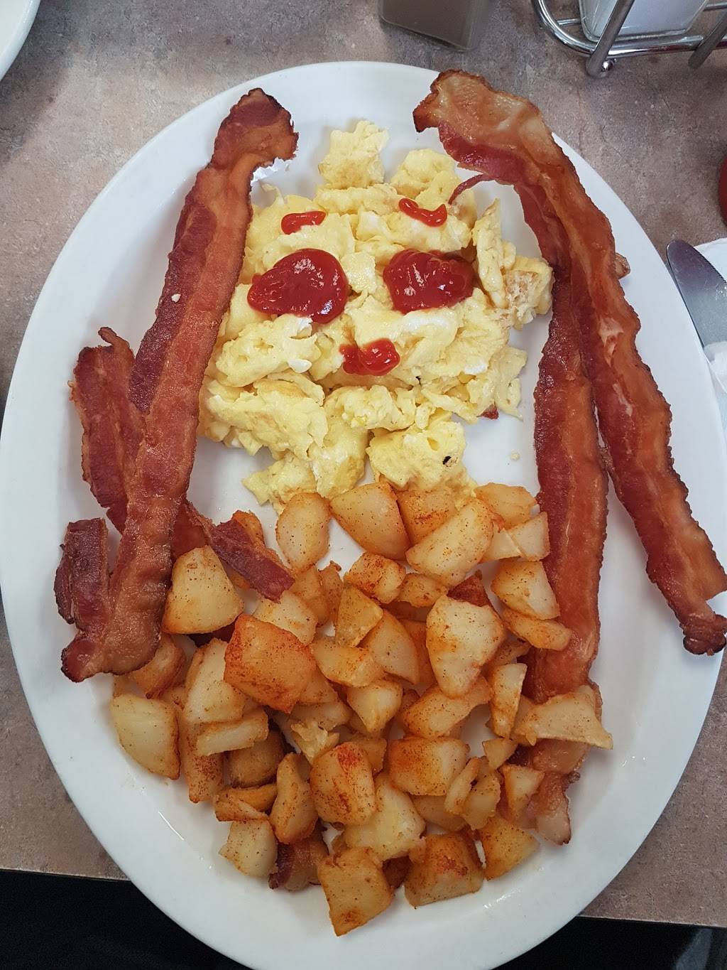 Bridgettes Family Restaurant | restaurant | Oshawa, ON L1H 3L9, Canada | 9054325434 OR +1 905-432-5434