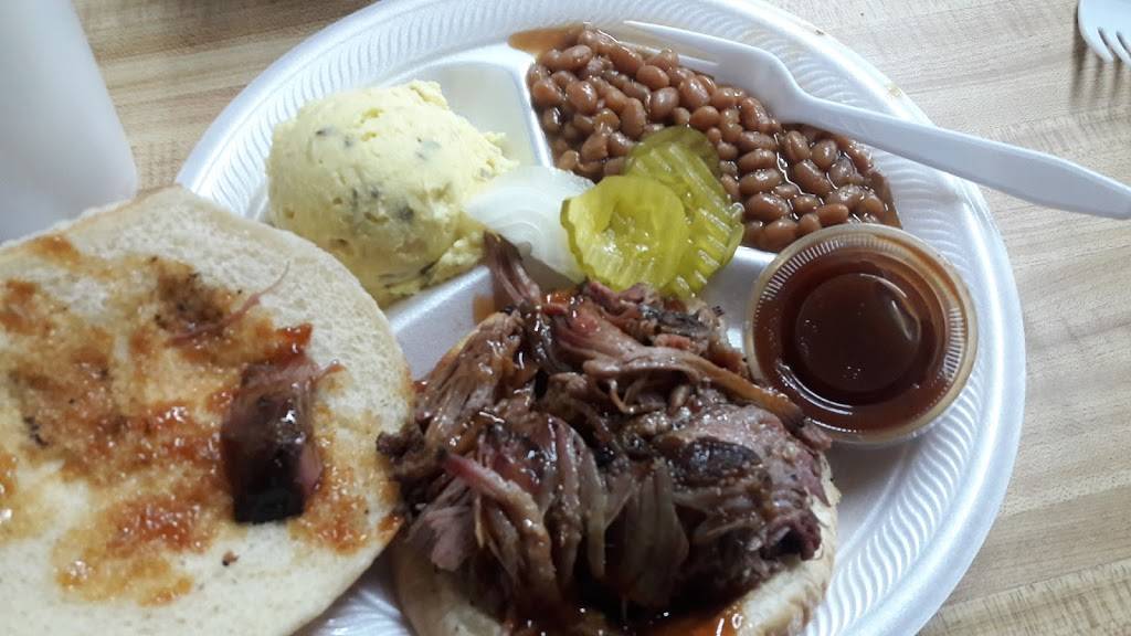 Wilsons BBQ | restaurant | 6513 Brentwood Stair Rd, Fort Worth, TX 76112, USA | 6822132343 OR +1 682-213-2343