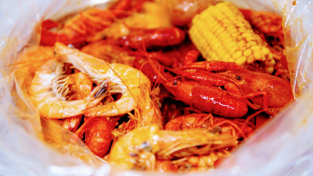 The Saucy Crawfish | restaurant | 3142 53rd Ave E, Bradenton, FL 34203, USA | 9412516663 OR +1 941-251-6663