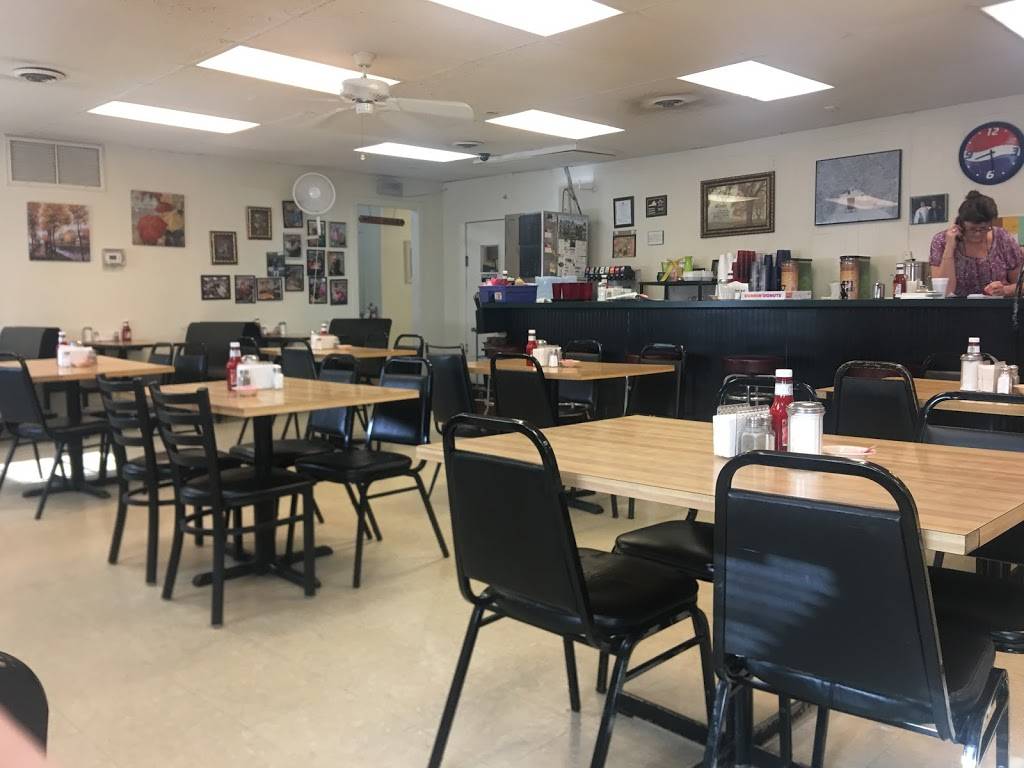 Dudleys Family Style Restaurant | restaurant | 4614 S Amherst Hwy, Madison Heights, VA 24572, USA | 4348455345 OR +1 434-845-5345