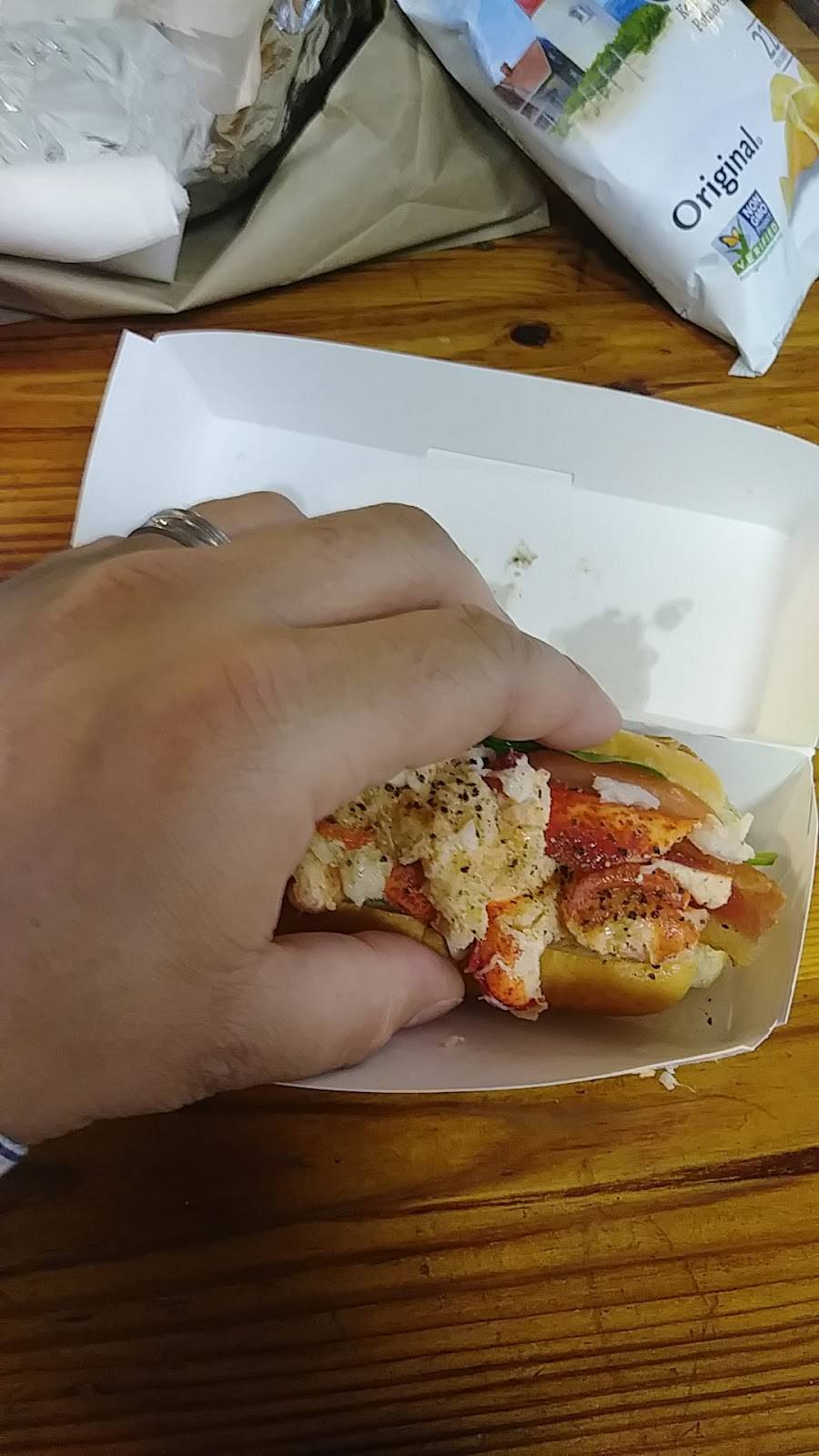 Masons Famous Lobster Rolls | restaurant | 529 E Belvedere Ave, Baltimore, MD 21212, USA | 4108078544 OR +1 410-807-8544