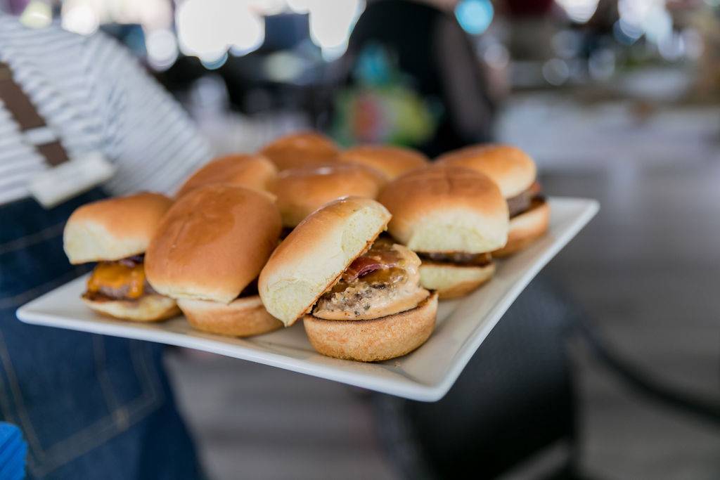 Fish Hawk Oyster Bar | restaurant | 480 King Carter Dr, Irvington, VA 22480, USA | 8044384489 OR +1 804-438-4489