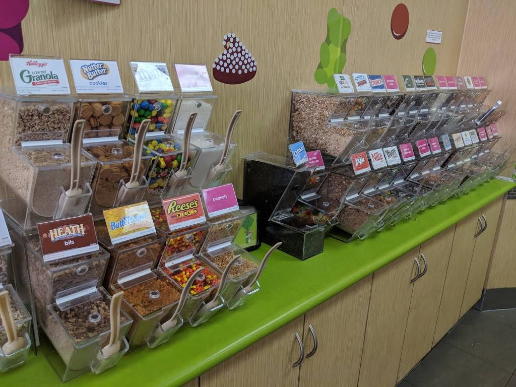 Menchies Frozen Yogurt | bakery | 26865 Sierra Hwy, Newhall, CA 91321, USA | 6612500500 OR +1 661-250-0500