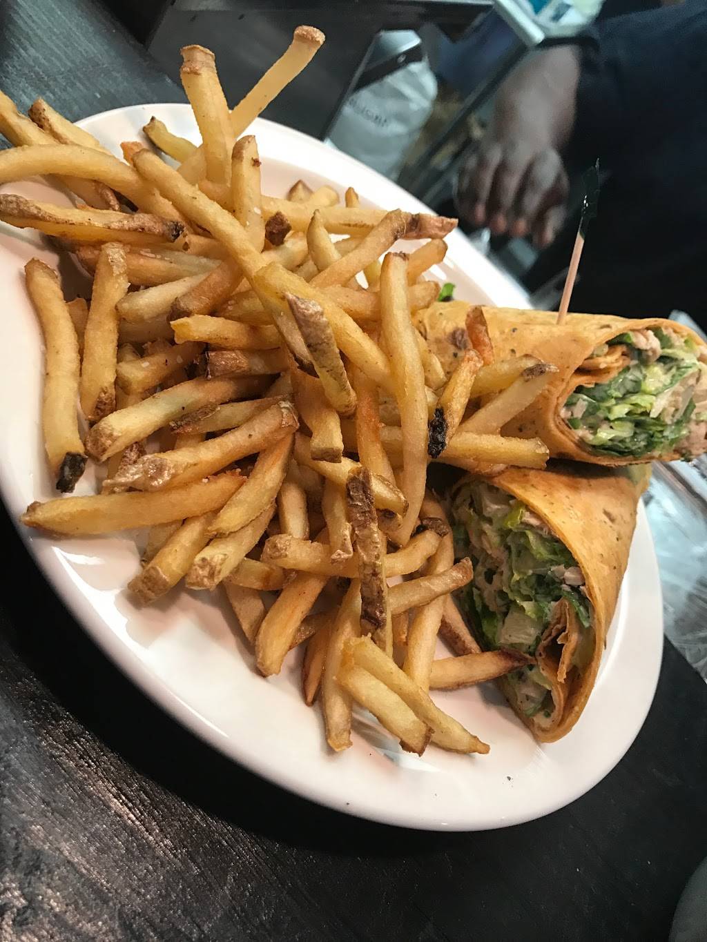 AJs Sports Grille & Smokehouse | restaurant | 14346 Warwick Blvd Ste 452, Newport News, VA 23602, USA | 7578987500 OR +1 757-898-7500