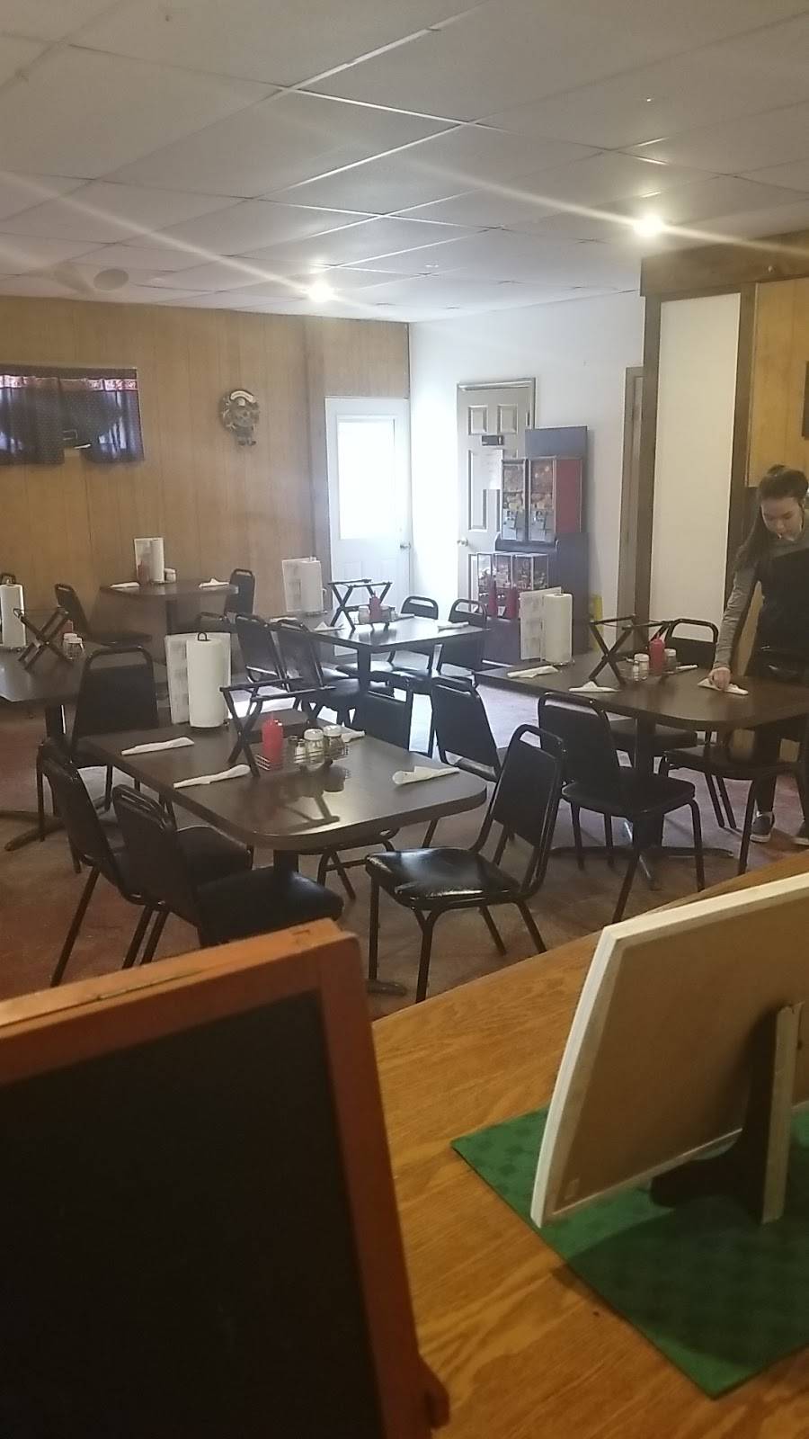 Hillbilly Snack Shack | restaurant | 6410 National Rd, Triadelphia, WV 26059, USA | 3049090216 OR +1 304-909-0216