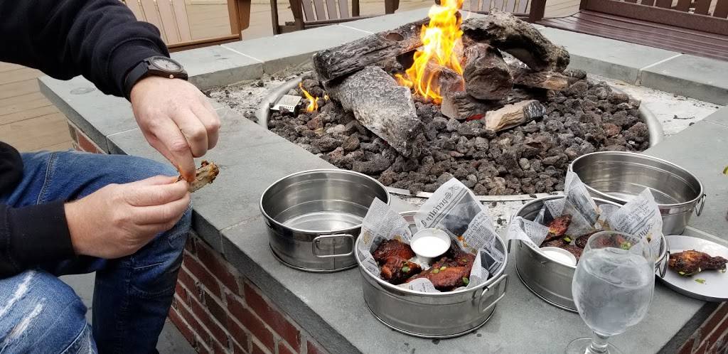 Smoke on the Water | restaurant | 3704 Watercraft Ferry Ave, Wilmington, NC 28412, USA | 9108335069 OR +1 910-833-5069