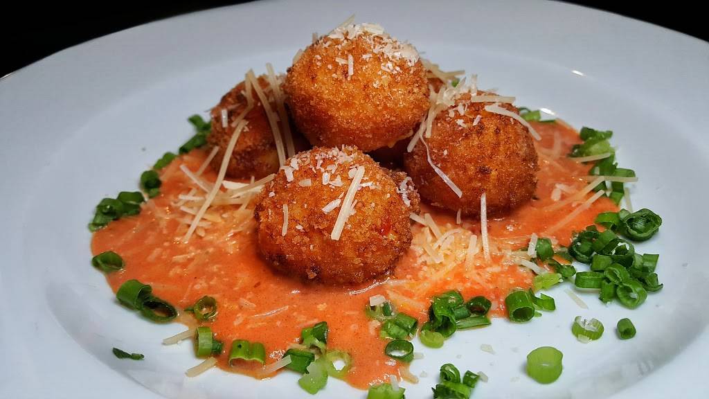 The Mason Jar Tavern | restaurant | 305 S Main St, Fuquay-Varina, NC 27526, USA | 9197625555 OR +1 919-762-5555