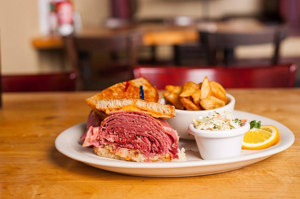 Chompies Restaurant | restaurant | 9301 E Shea Blvd, Scottsdale, AZ 85260, USA | 4808600475 OR +1 480-860-0475