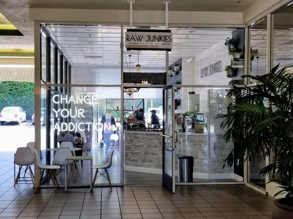 Raw Junkies | restaurant | 12930 Ventura Blvd Unit 114, Studio City, CA 91604, USA | 8187473641 OR +1 818-747-3641