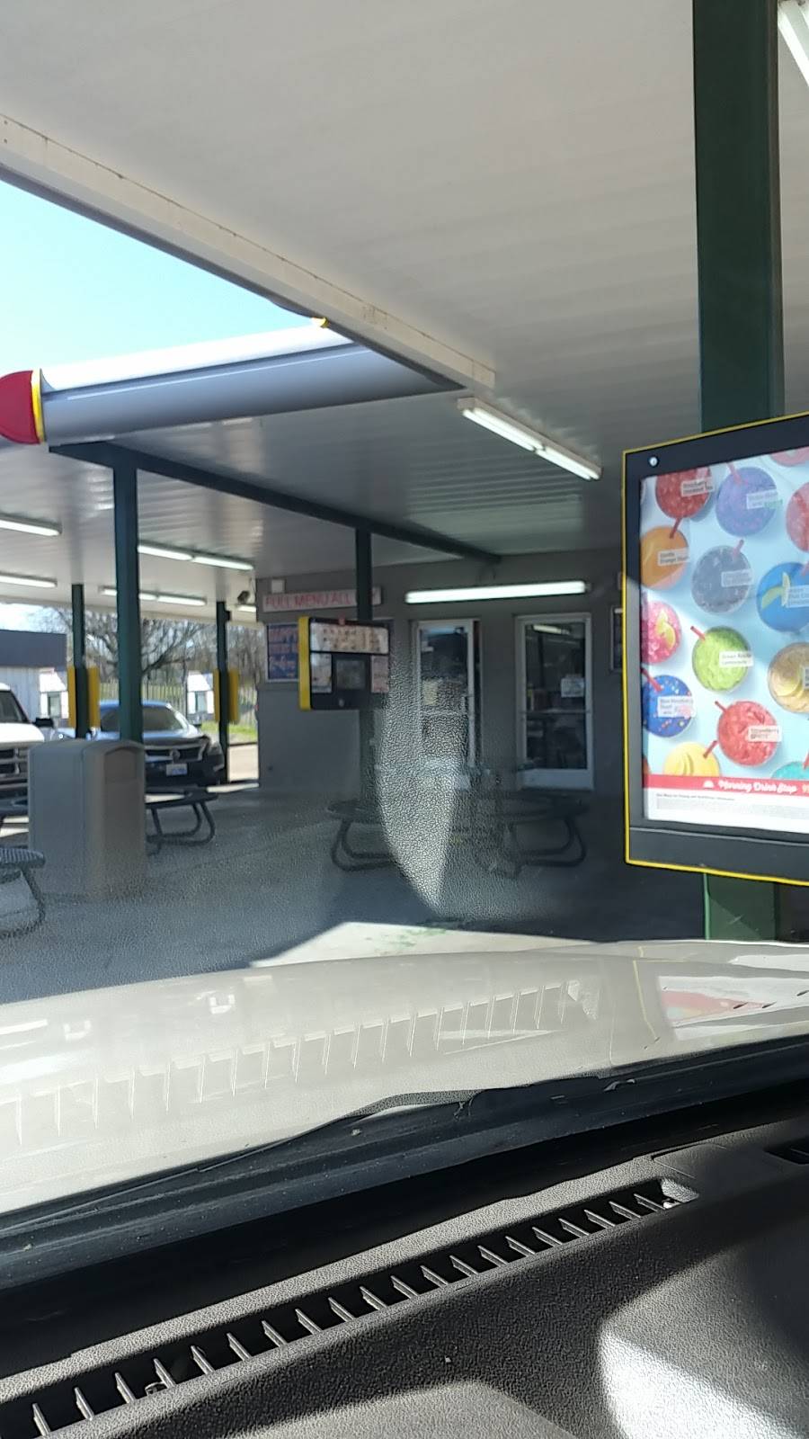 Sonic Drive-In | restaurant | 435 E Main St, Hohenwald, TN 38462, USA | 9317965936 OR +1 931-796-5936