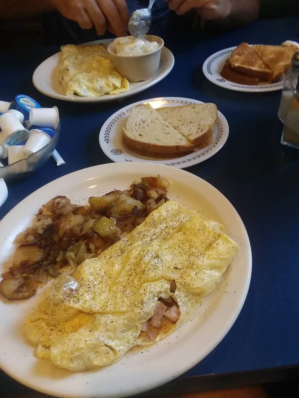 Portside Galley | restaurant | 101 George J King Blvd #4, Cape Canaveral, FL 32920, USA | 3218680018 OR +1 321-868-0018