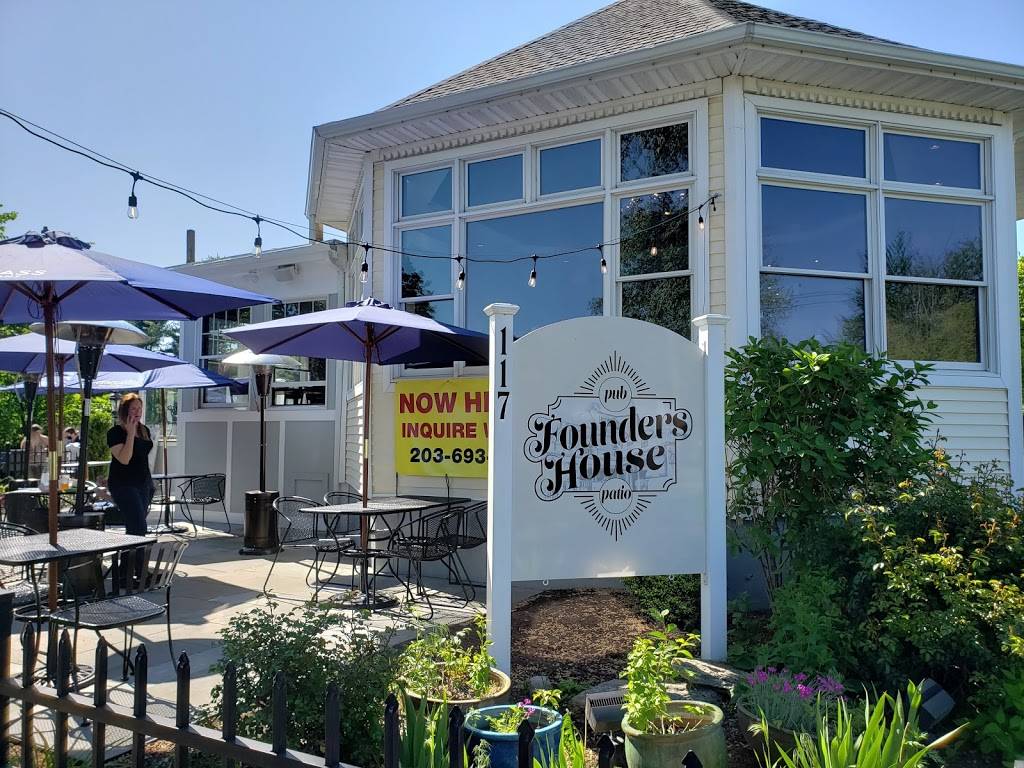 Founders House Pub & Patio | restaurant | 117 Broad St, Milford, CT 06460, USA | 2036932912 OR +1 203-693-2912