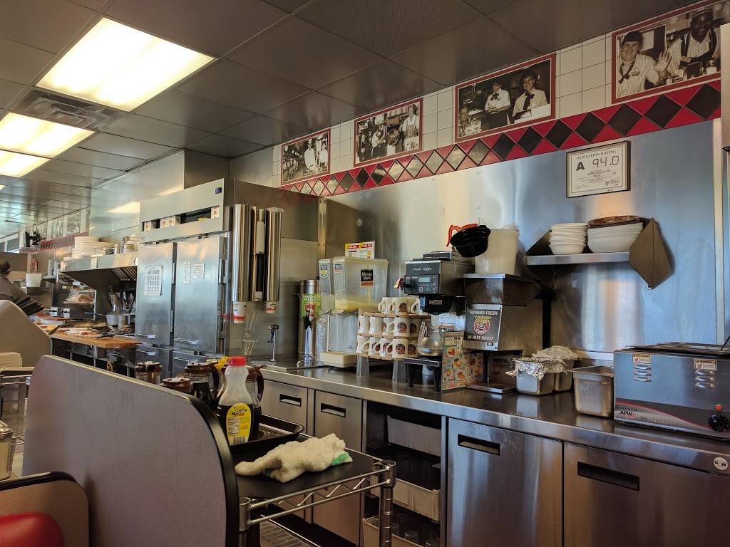 Waffle House | meal takeaway | 2125 W Arrowood Rd, Charlotte, NC 28217, USA | 7045273187 OR +1 704-527-3187