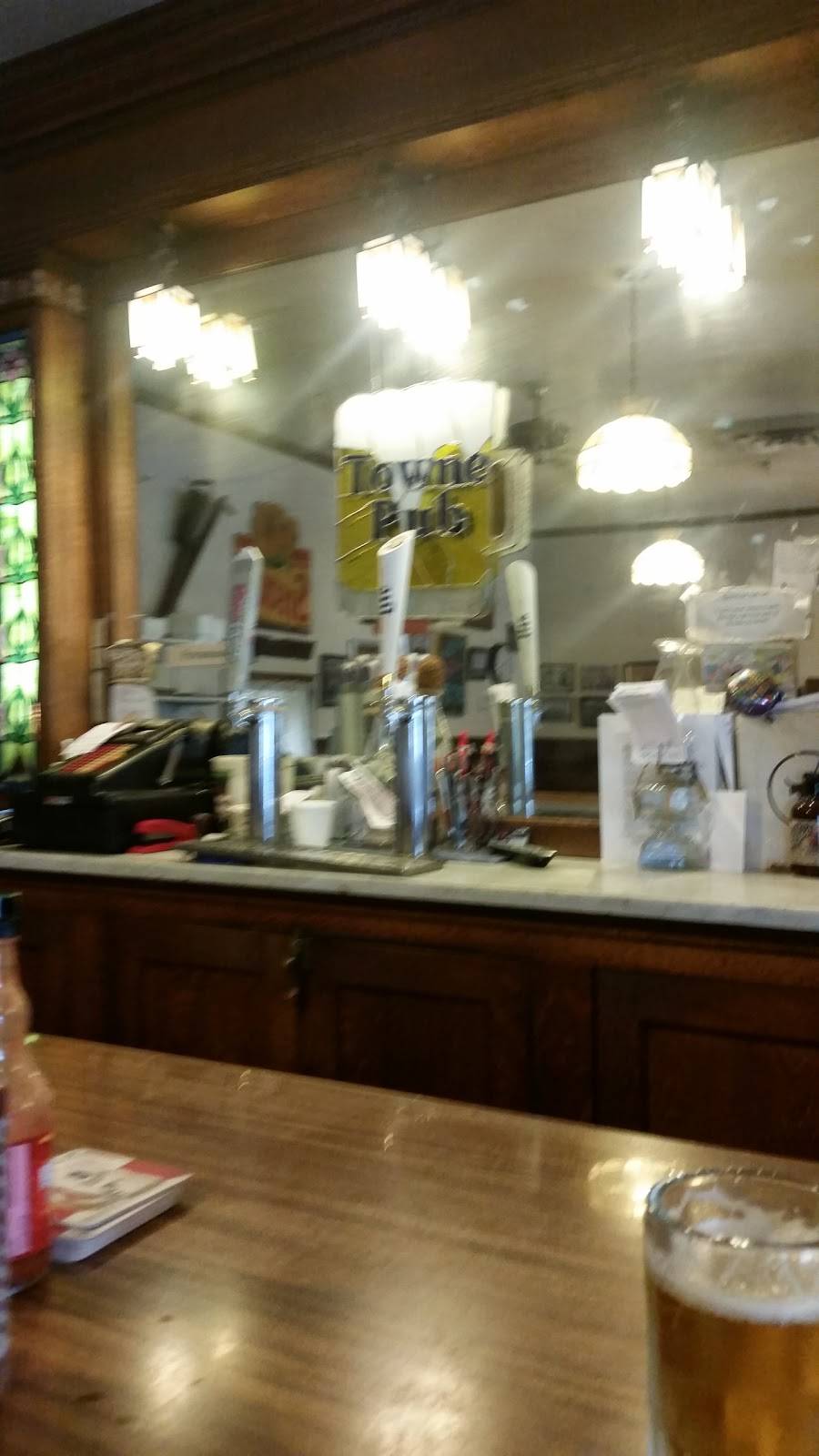 Towne Pub | restaurant | 1001 Ottawa St, Leavenworth, KS 66048, USA | 9136825456 OR +1 913-682-5456