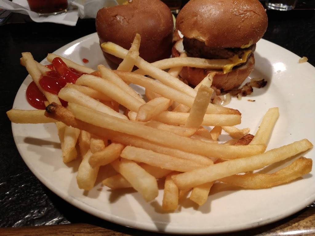 The Worlds End Craft Burger Bar | restaurant | 16420 13 Mile Rd, Roseville, MI 48066, USA | 5867753764 OR +1 586-775-3764