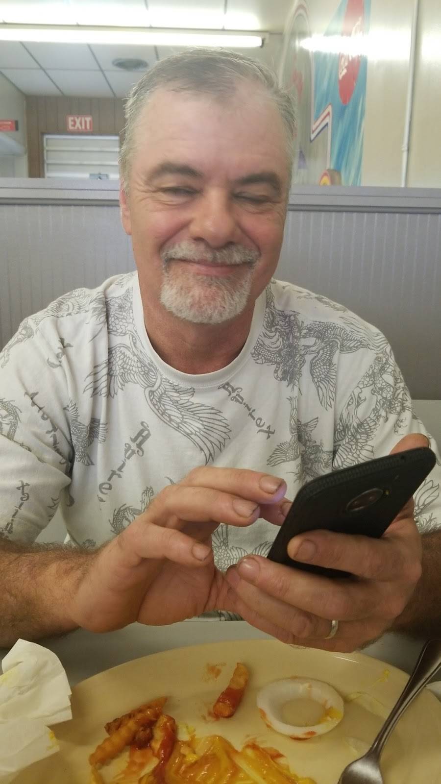 Mikes Grill | restaurant | 517 Clifty Dr, Madison, IN 47250, USA | 8122734761 OR +1 812-273-4761