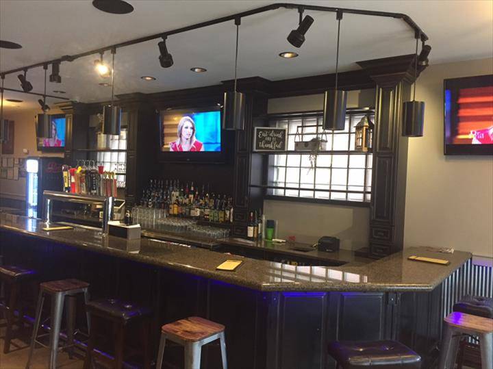 Blue Tin Martini Lounge | restaurant | 312 Liberty St, Morris, IL 60450, USA | 8155133942 OR +1 815-513-3942